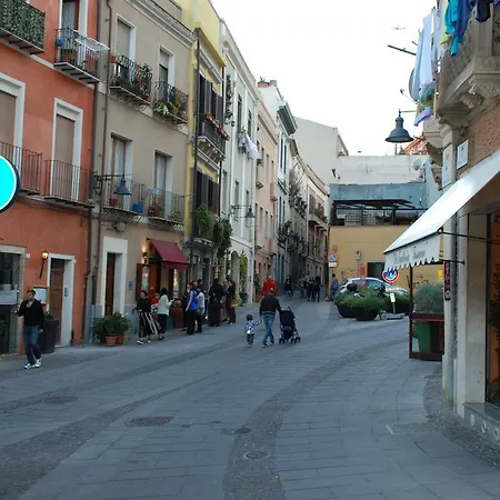 度假居 L'arcobaleno 卡利亚里